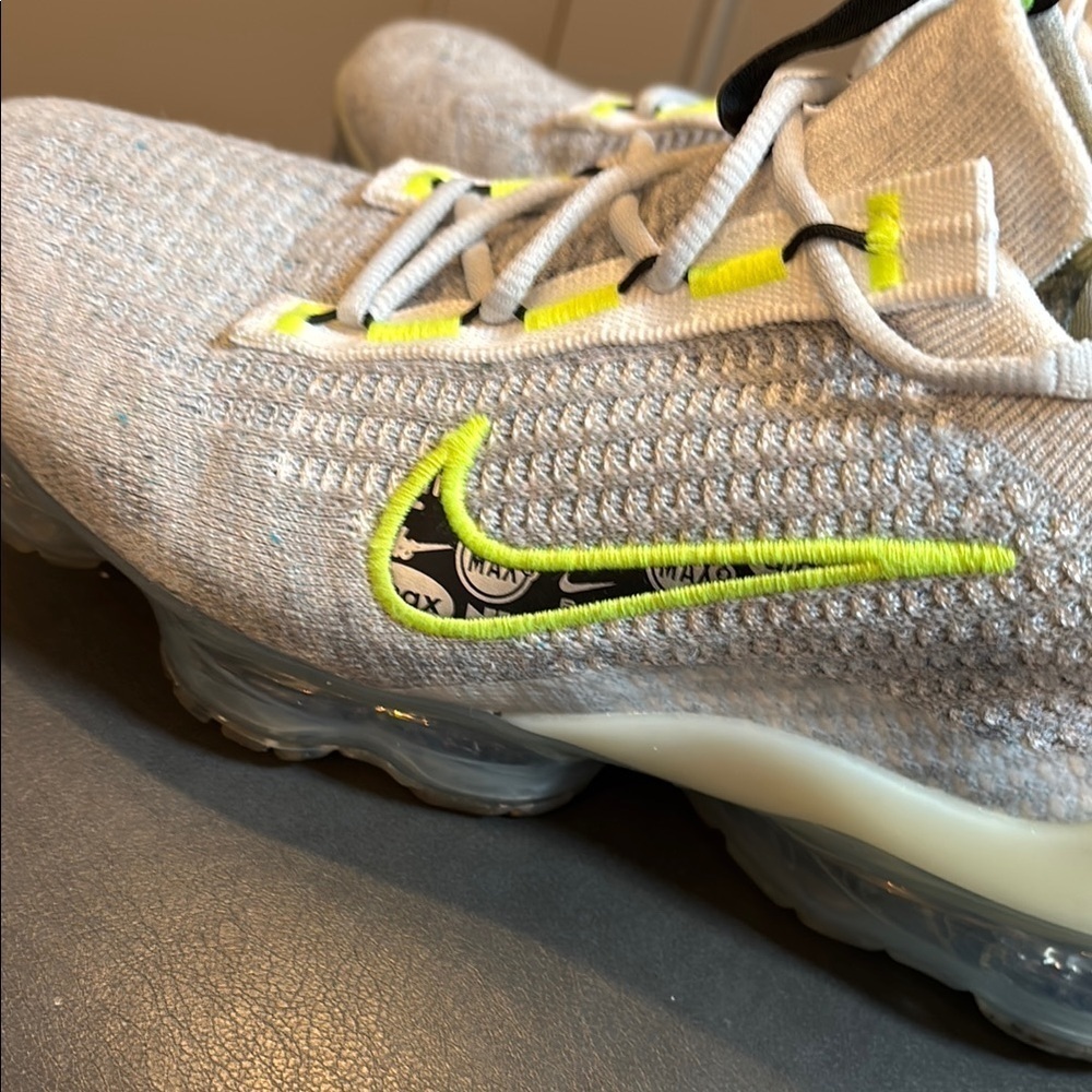🔥Nike Air Vapormax Flyknit GS Wolf Grey Green Volt DB1550-005 6Y - Picture 4 of 8